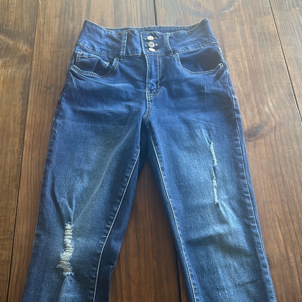 YMI distressed dark wash size 5 (27) skinny jeans. NEVER WORN.